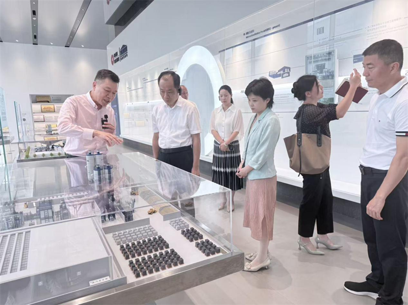 Osobitný demokratický dohľad nad mestským výborom Quanzhou Taiwanskej demokratickej samosprávnej ligy navštívil Quangong Co., Ltd.