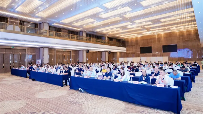 QGM svieti na „výmennej konferencii o komplexnom využívaní typického tuhého odpadu v ekonomickom páse Yangtze River a na 7. technologickej konferencii o výrobe a uplatňovaní recyklovaných materiálov„ odpad z nových materiálov “.