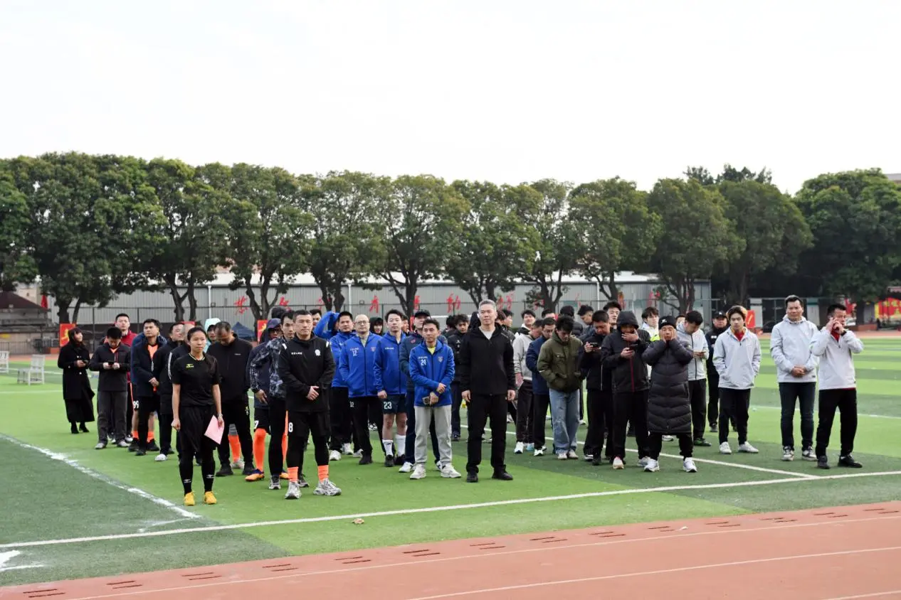 Quangong Machinery Co., Ltd. prispela k úspešnému usporiadaniu 7. futbalového turnaja „Quangong New Year Cup“ vo Fengzhou.